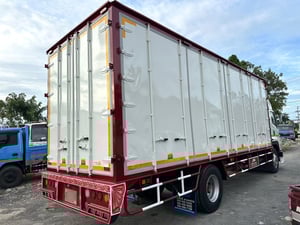 ISUZU FTR 240แรงม้า รถบรรทุก 6ล้อ ตู้10บาน ปี2012