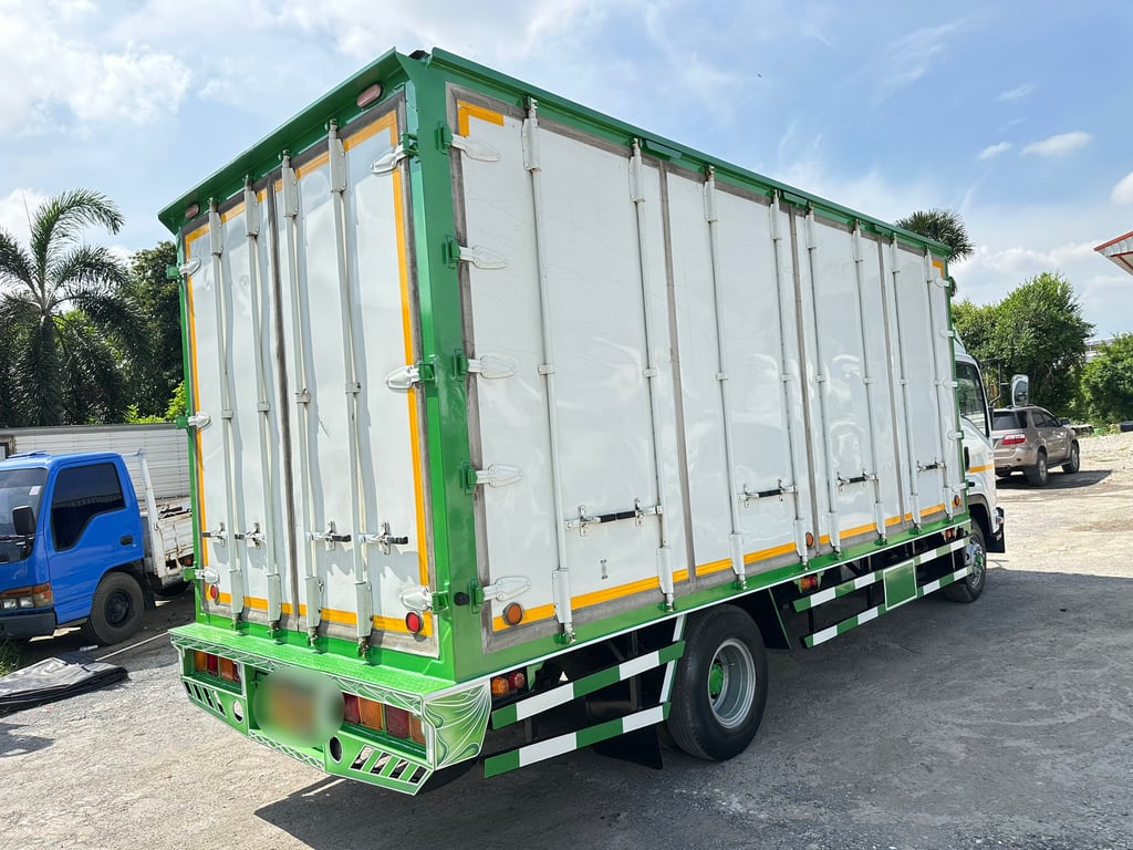 ISUZU FRR 210แรงม้า รถบรรทุก 6ล้อ ตู้10บาน ปี2020 ISUZU FRR 210แรงม้า รถบรรทุก 6ล้อ ตู้10บาน ปี2020