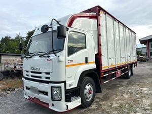ISUZU FTR 240แรงม้า รถบรรทุก 6ล้อ ตู้10บาน ปี2012