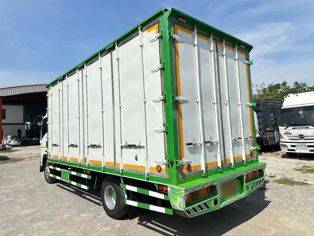 ISUZU FRR 210แรงม้า รถบรรทุก 6ล้อ ตู้10บาน ปี2020 ISUZU FRR 210แรงม้า รถบรรทุก 6ล้อ ตู้10บาน ปี2020