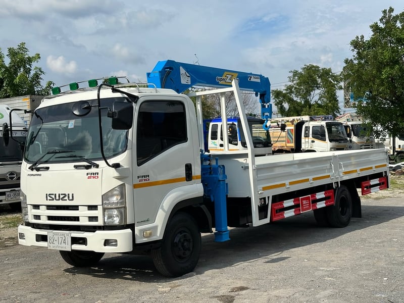 ISUZU FRR 210แรงม้า  6ล้อ กระบะเหล็กติดเครน ปี2014