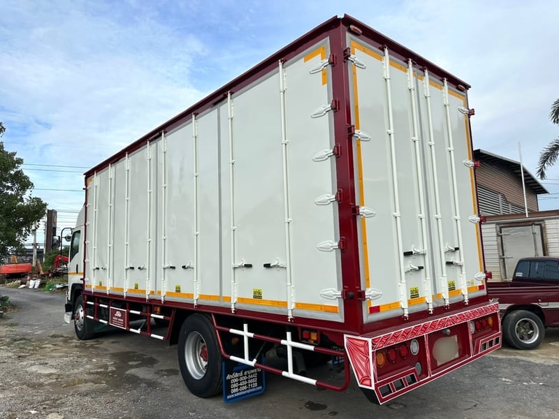 ISUZU FTR 240แรงม้า รถบรรทุก 6ล้อ ตู้10บาน ปี2012
