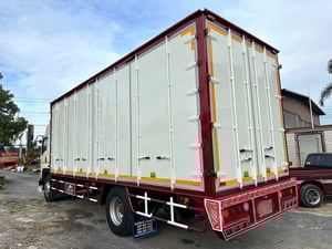 ISUZU FTR 240แรงม้า รถบรรทุก 6ล้อ ตู้10บาน ปี2012