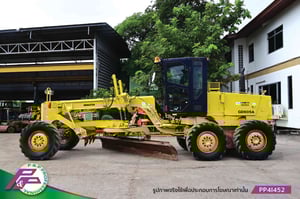 ขายรถเกรด ขนาดเทียบเท่า 140H KOMATSU GD605A-5E ห้องเก๋ง มี Scarifier ใบมีด 3.7 เมตร มือสองสภาพดี นำเข้าจากญี่ปุ่น โดย P&P Pro