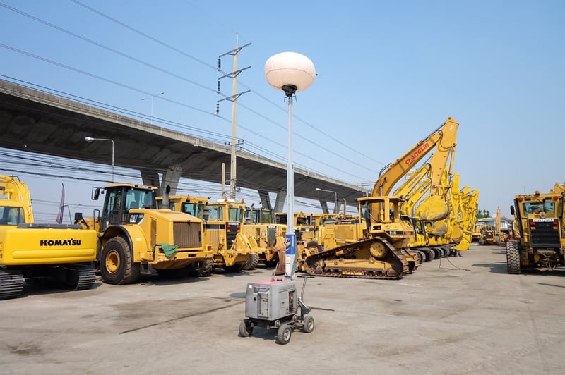 ขาย ไฟสนาม พร้อมเครื่องปั่นไฟ มือสองสภาพดี นำเข้าจากญี่ปุ่น โดย P&P Pro