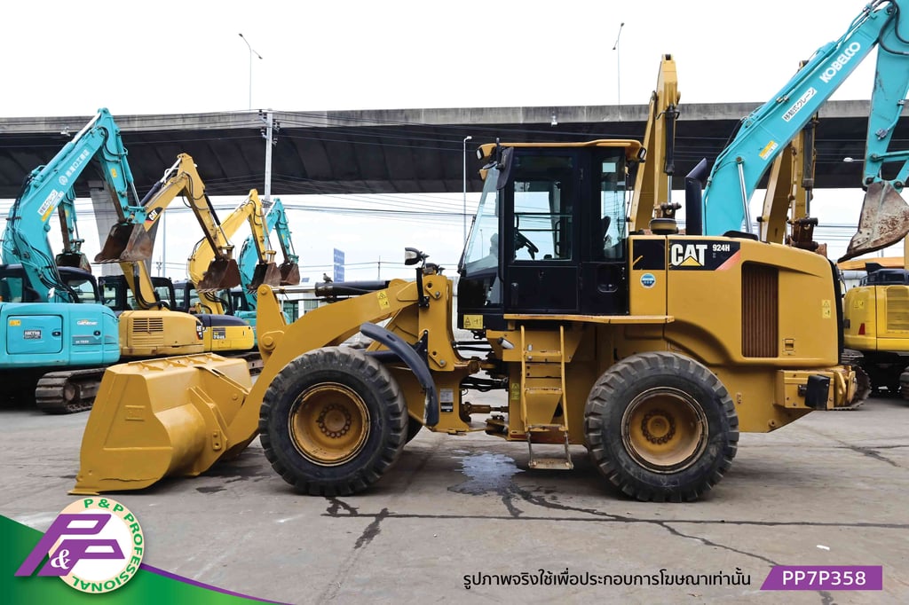 ขายรถตัก CAT 924H เทียบเท่า WA200-6 ห้องเก๋ง มีฟังก์ชันลดความสั่นสะเทือนขณะขับขี่ Ride control มือสองสภาพดี นำเข้าจากญี่ปุ่น โดย P&P Pro ขายรถตัก CAT 924H เทียบเท่า WA200-6 ห้องเก๋ง มีฟังก์ชันลดความสั่นสะเทือนขณะขับขี่ Ride control มือสองสภาพดี นำเข้าจากญี่ปุ่น โดย P&P Pro