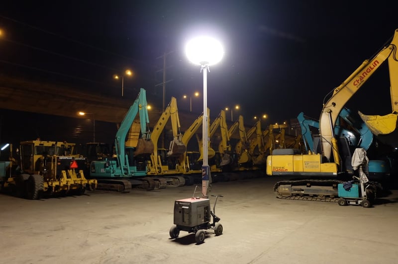 ขาย ไฟสนาม พร้อมเครื่องปั่นไฟ มือสองสภาพดี นำเข้าจากญี่ปุ่น โดย P&P Pro