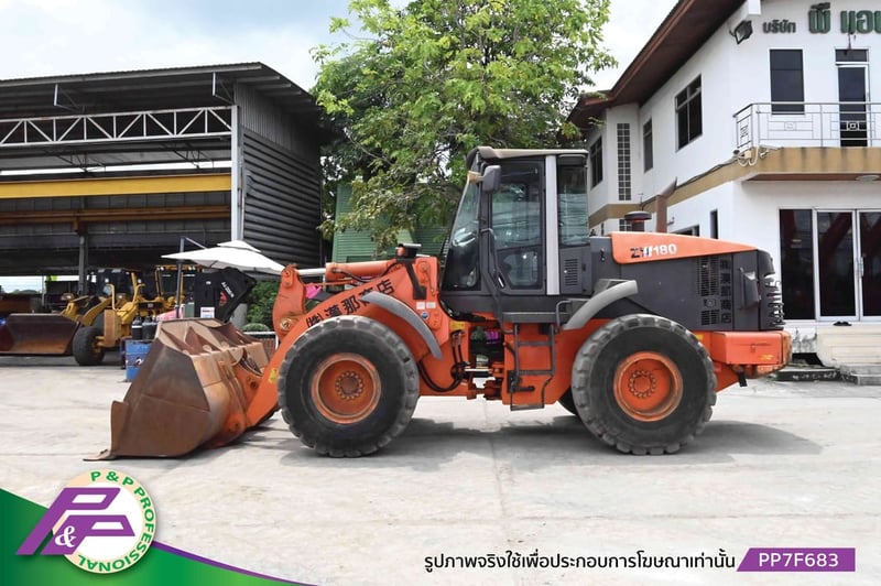 ขายรถตักล้อยาง HITACHI ZW180 เทียบเท่า WA320-6 และ 938H, ห้องเก๋ง นำเข้าจากญี่ปุ่น เก่านอกสภาพดี โดย P&P Pro