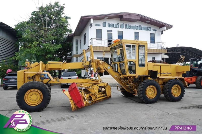 ขายรถเกรด ขนาดเทียบเท่า 160H MITSUBISHI SR320E ห้องเก๋ง ใบมีด 4.0 เมตร มือสองสภาพดี นำเข้าจากญี่ปุ่น โดย P&P Pro