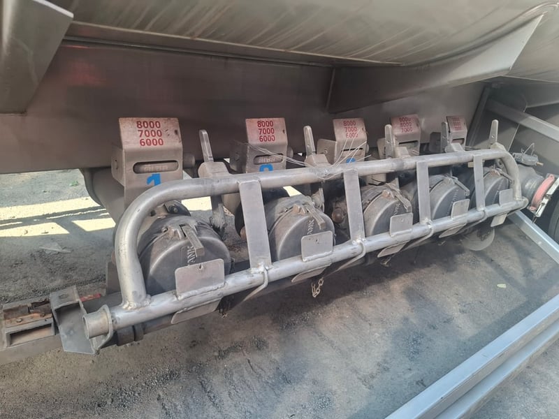 หัวลากฮีโน่ 380 P 11 ปี 58 พร้อมถังน้ำมัน 40,000 ลิตร หัวลากฮีโน่ 380 P 11 ปี 58 พร้อมถังน้ำมัน 40,000 ลิตร