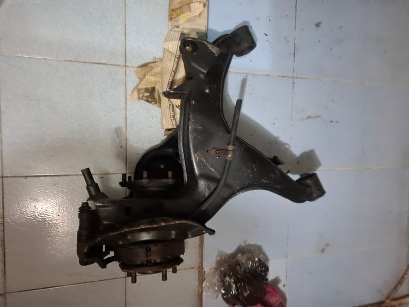 ปีกนก Toyota Crown