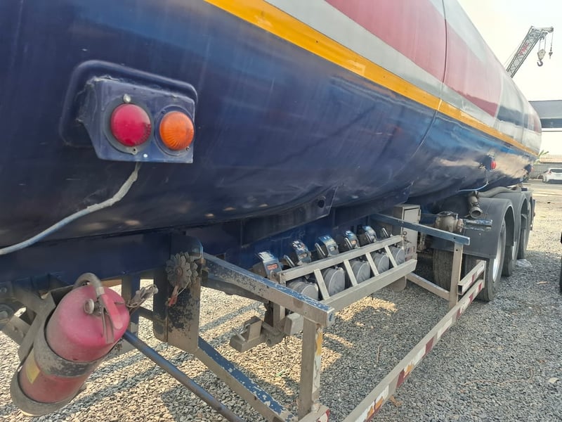 หาง น้ำ มันrck  4 หมื่น ลิตร โหลด ล่าง มี ใบ พลัง งาน