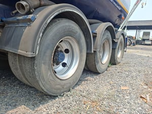 หางลากน้ำมัน 40,000 ลิตร