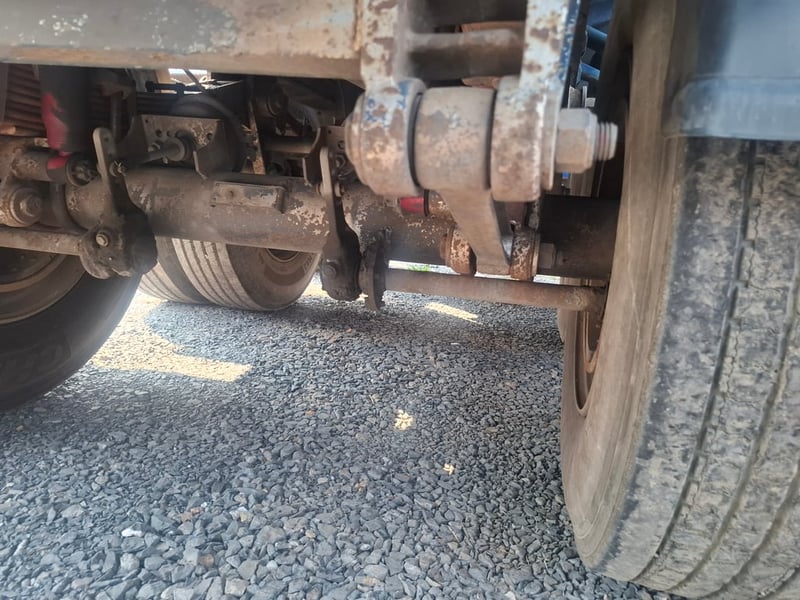 หาง น้ำ มันrck  4 หมื่น ลิตร โหลด ล่าง มี ใบ พลัง งาน