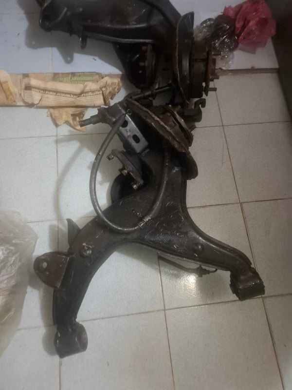 ปีกนก Toyota Crown