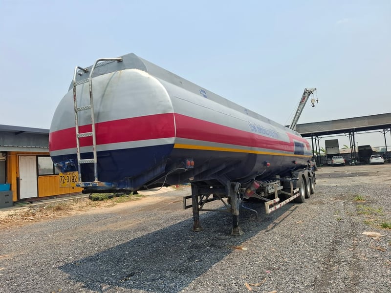 หางลากน้ำมัน 40,000 ลิตร