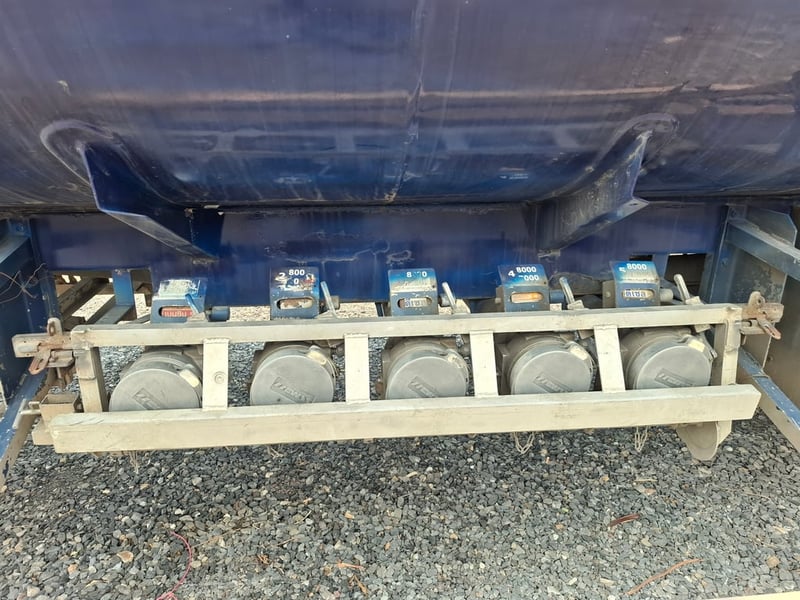 หางลากน้ำมัน 40,000 ลิตร