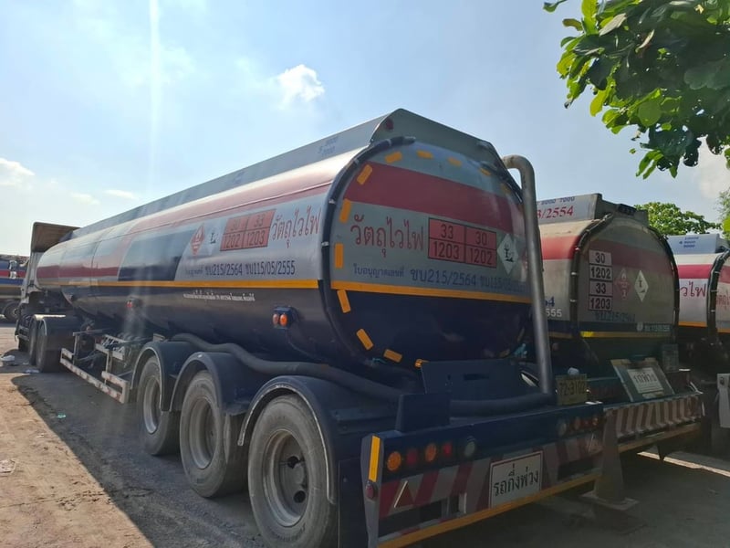 หาง น้ำ มันrck  4 หมื่น ลิตร โหลด ล่าง มี ใบ พลัง งาน
