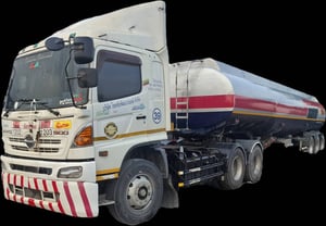 หัวลากฮีโน่ 380 P 11 ปี 58 พร้อมถังน้ำมัน 40,000 ลิตร หัวลากฮีโน่ 380 P 11 ปี 58 พร้อมถังน้ำมัน 40,000 ลิตร