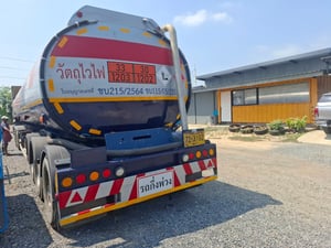 หัวลากฮีโน่ 380 ปี 11 ปี 58 พร้อมหางน้ำมัน 40,000 ลิตร