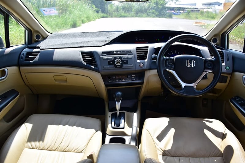 ออกรถ 9 บาท รถบ้านมือเดียว  ปี2012 ไม่เคยชน HONDA CIVIC FB 1.8E เบาะหนังแท้ปรับไฟฟ้า แอร์จอ เครื่องดีช่วงล่างแน่นๆ ครุสคอลโทล โทร 0957401229 ไอดีไลน์ UTBP