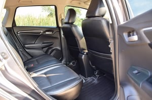 HONDA JAZZ GK ประหยัดน้ำมัน พร้อมรับประกันหลังการขาย ตัวท็อปออฟชั่นส์ พุตสต๊าท กุญแจคีเรท 2ชุด จอทัสกรีน เชื่มอต่อบลูทู๊ธ ครูสคอลโทล แอร์ดิจิต๊อล กล้องหน้า หลังครบ HONDA JAZZ GK ประหยัดน้ำมัน พร้อมรับประกันหลังการขาย ตัวท็อปออฟชั่นส์ พุตสต๊าท กุญแจคีเรท 2ชุด จอทัสกรีน เชื่มอต่อบลูทู๊ธ ครูสคอลโทล แอร์ดิจิต๊อล กล้องหน้า หลังครบ