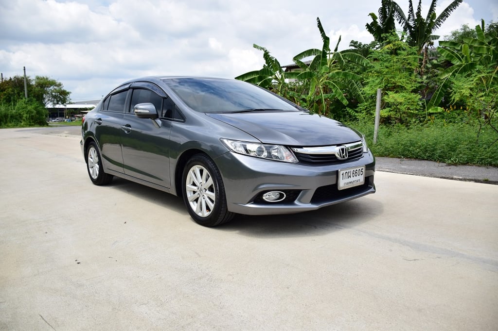 ออกรถแค่ 199 บาท  HONDA CIVIC FB ปี2012 จด 2013 รถบ้านมือเดียว สีเทากัลเงาวับ เกียร์ออโต้ แอร์ดิจิต๊อล พวงมาลัยมัลติ บลูทู๊ธครูสคอลโทล CD MP3 ABS USB AIRBAG มาพร้อมเบาะหนังแท้ปรับไฟฟ้า คนขับ กุญแจรีโมท ล้อแม็กยางใหม่กิ๊ฟ ดิสเบรก 4ล้อ ขับสนุกพร้อมบุ๊คเศอร์วิสครบ โทร0957401229 ไอดีไลน์ UTBP