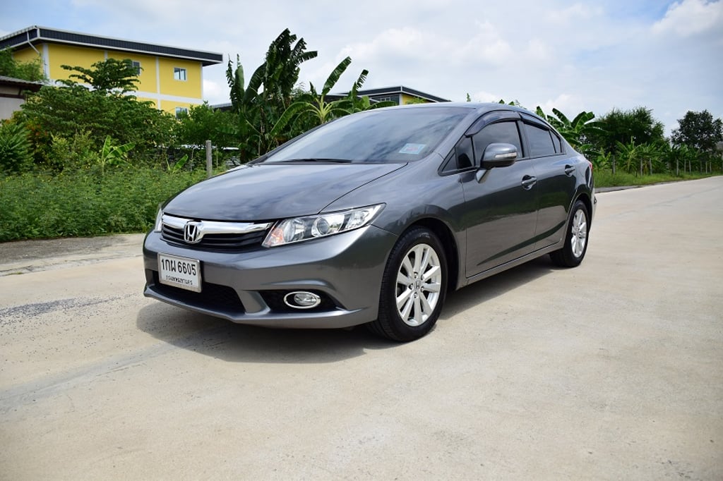 ออกรถแค่ 199 บาท  HONDA CIVIC FB ปี2012 จด 2013 รถบ้านมือเดียว สีเทากัลเงาวับ เกียร์ออโต้ แอร์ดิจิต๊อล พวงมาลัยมัลติ บลูทู๊ธครูสคอลโทล CD MP3 ABS USB AIRBAG มาพร้อมเบาะหนังแท้ปรับไฟฟ้า คนขับ กุญแจรีโมท ล้อแม็กยางใหม่กิ๊ฟ ดิสเบรก 4ล้อ ขับสนุกพร้อมบุ๊คเศอร์วิสครบ โทร0957401229 ไอดีไลน์ UTBP