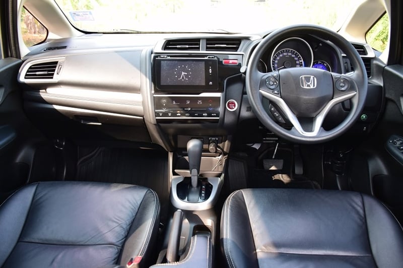 HONDA JAZZ GK ประหยัดน้ำมัน พร้อมรับประกันหลังการขาย ตัวท็อปออฟชั่นส์ พุตสต๊าท กุญแจคีเรท 2ชุด จอทัสกรีน เชื่มอต่อบลูทู๊ธ ครูสคอลโทล แอร์ดิจิต๊อล กล้องหน้า หลังครบ HONDA JAZZ GK ประหยัดน้ำมัน พร้อมรับประกันหลังการขาย ตัวท็อปออฟชั่นส์ พุตสต๊าท กุญแจคีเรท 2ชุด จอทัสกรีน เชื่มอต่อบลูทู๊ธ ครูสคอลโทล แอร์ดิจิต๊อล กล้องหน้า หลังครบ