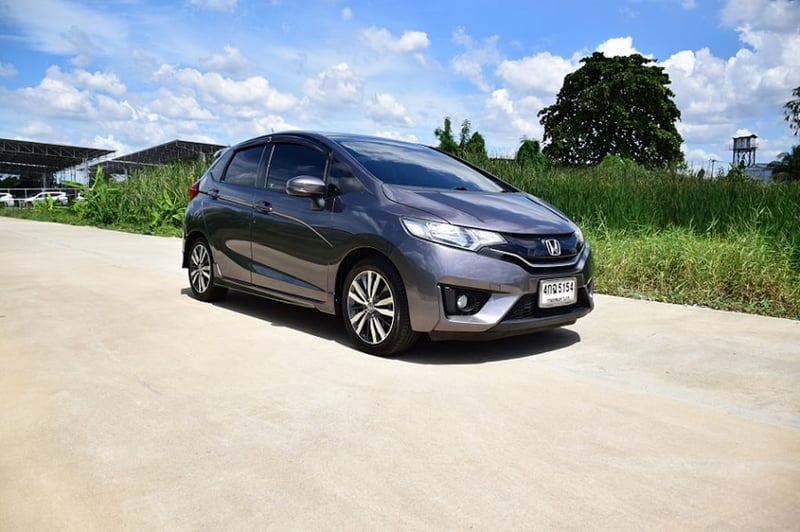 รถบ้านพร้อมใช้ ออกรถง่ายๆ ฟรีดาวน์ HONDA JAZZ 1.5SV ตัวท็อปออฟชัี่นส์  เกียร์แพดเดิ้ลชิฟ ประหยัดน้ำมัน พร้อมรับประกันหลังการขาย โทร 0957401229 ไอดีไลน์ UTBP 