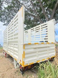 กระบะคอก 10 ล้อ ตามสภาพใส่ได้ทั้งฮีโน่และอีซูซุ รับเทิร์นเก่า