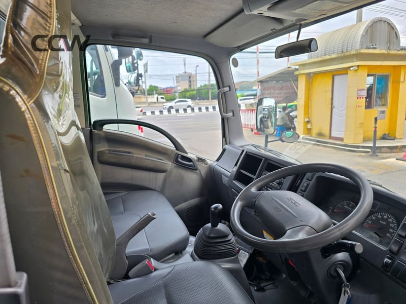 รถ 6 ล้อเล็ก ISUZU NMR เครื่องยนต์ 4JJ1: 150 แรงม้า