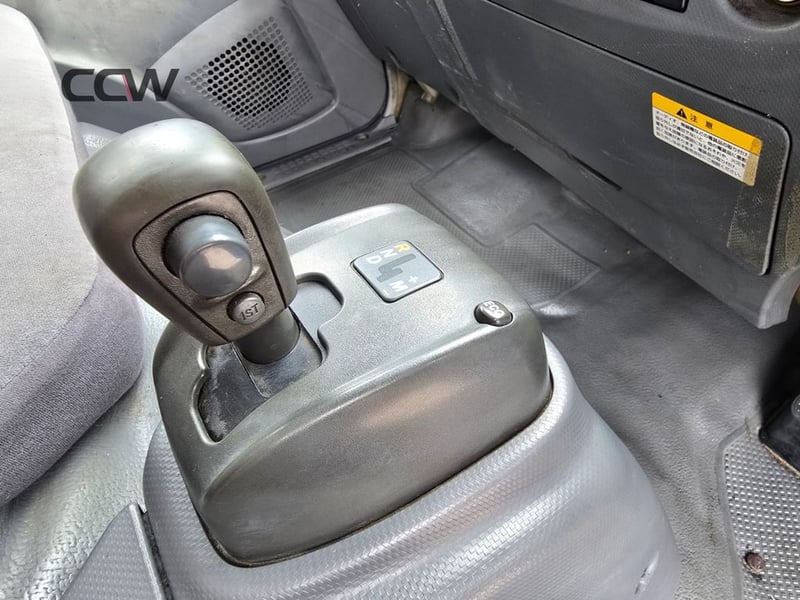 รถ 6 ล้อเล็ก ISUZU ROBOCOP เครื่องยนต์ 4JJ1: 150 แรงม้า