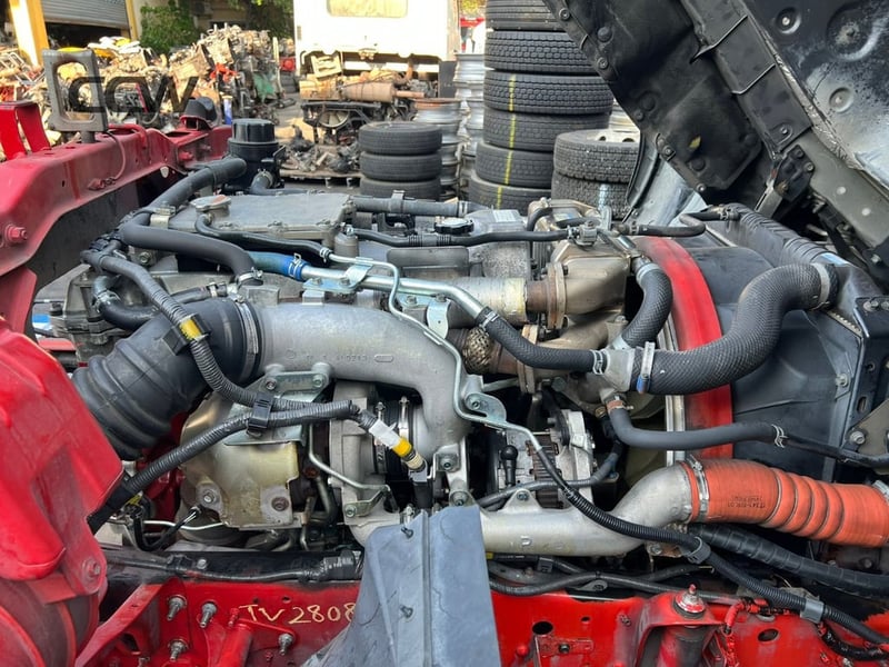 HINO 6 ล้อกลาง EURO-5 รุ่นใหม่ JO7E: 240 แรงม้า