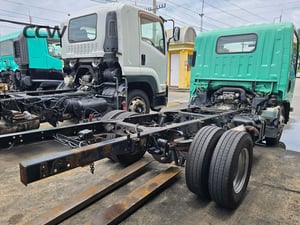 รถ 6 ล้อเล็ก ISUZU NMR เครื่องยนต์ 4JJ1: 150 แรงม้า