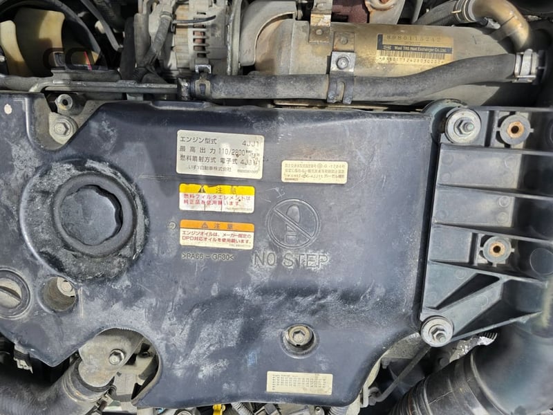 รถ 6 ล้อเล็ก ISUZU NMR เครื่องยนต์ 4JJ1: 150 แรงม้า