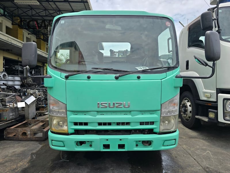 รถ 6 ล้อเล็ก ISUZU NMR เครื่องยนต์ 4JJ1: 150 แรงม้า