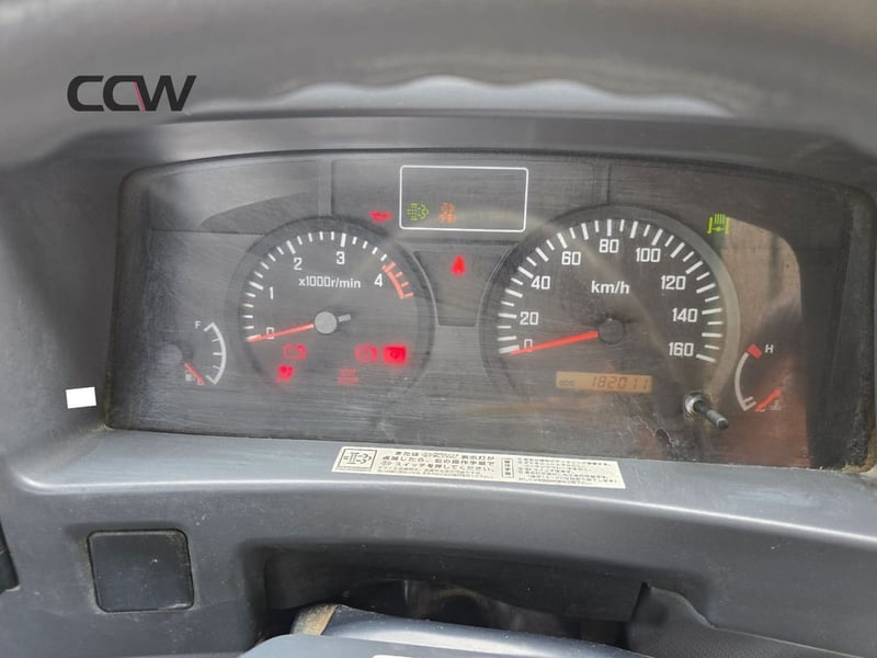 รถ 6 ล้อเล็ก ISUZU NMR เครื่องยนต์ 4JJ1: 150 แรงม้า