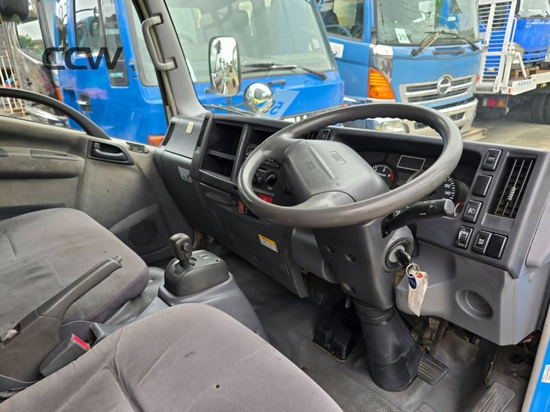 รถ 6 ล้อเล็ก ISUZU ROBOCOP เครื่องยนต์ 4JJ1: 150 แรงม้า