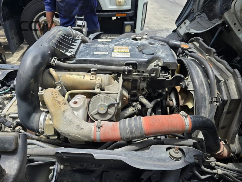 รถ 6 ล้อเล็ก ISUZU NMR เครื่องยนต์ 4JJ1: 150 แรงม้า