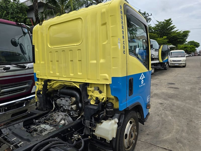 รถ 6 ล้อเล็ก ISUZU ROBOCOP เครื่องยนต์ 4JJ1: 150 แรงม้า