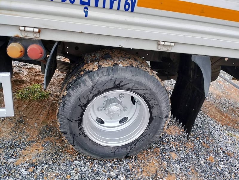 JBC 6ล้อ รถนั่ง 2แถว  ปี2017  เครื่อง 100 แรง turbo