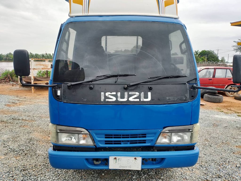 NKR 4 ล้อ ปี 2005 ป้ายเล็กไม่ติดเวลา เครื่อง 100 แรง NKR 4 ล้อ ปี 2005 ป้ายเล็กไม่ติดเวลา เครื่อง 100 แรง