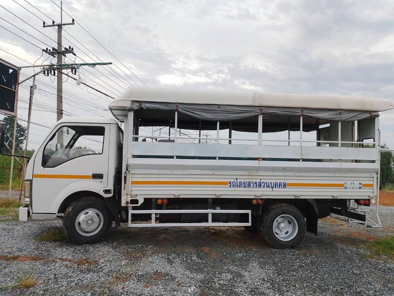 JBC นั่ง 2 แถว 100แรงม้า รถบรรทุก 6ล้อ สองแถว ปี2017