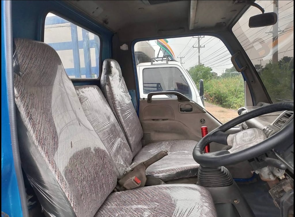 NKR 4 ล้อ ปี 2005 ป้ายเล็กไม่ติดเวลา เครื่อง 100 แรง NKR 4 ล้อ ปี 2005 ป้ายเล็กไม่ติดเวลา เครื่อง 100 แรง