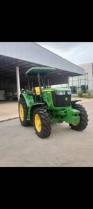 🚜รถแทรกเตอร์ขนาดกลาง ซีรีส์ 6B มีทั้งหมด 5 รุ่น คือ 95, 110, 120, 135 และ 140 แรงม้า ถูกออกพัฒนาและออกแบบมาเพื่อให้เหมาะสำหรับงานในพื้นที่กว้าง สามารถใช้ได้กับอุปกรณ์ต่อพ่วงขนาดใหญ่ พลังเหลือล้นพร้อมสำหรับการลากจูงสิ่งของที่มีน้ำหนักมากได้อย่างสบาย ✅ทำงานควบคู่กับระบบเกียร์สุดล้ำ สามารถเปลี่ยนเกี 🚜รถแทรกเตอร์ขนาดกลาง ซีรีส์ 6B มีทั้งหมด 5 รุ่น คือ 95, 110, 120, 135 และ 140 แรงม้า ถูกออกพัฒนาและออกแบบมาเพื่อให้เหมาะสำหรับงานในพื้นที่กว้าง สามารถใช้ได้กับอุปกรณ์ต่อพ่วงขนาดใหญ่ พลังเหลือล้นพร้อมสำหรับการลากจูงสิ่งของที่มีน้ำหนักมากได้อย่างสบาย ✅ทำงานควบคู่กับระบบเกียร์สุดล้ำ สามารถเปลี่ยนเกี