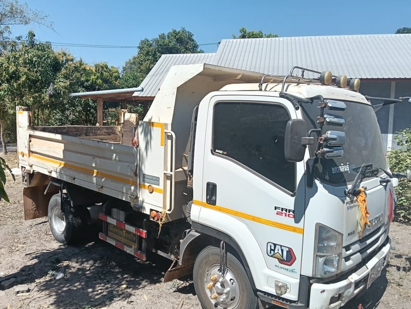 ขายรถบรรทุก6ล้อดั้มพ์ ISUZU FRR210 ผ่อนยังไม่หมด