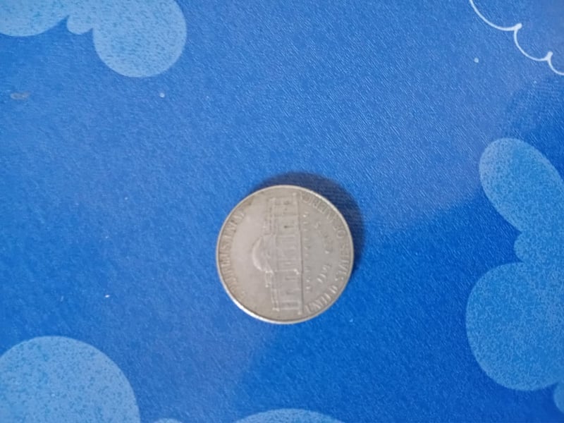 ใครรู้รายละเอียดเหรียญนี้บ้างค่ะ