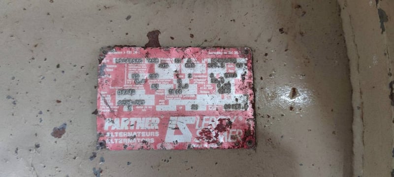 ขายเครื่องปั่นไฟ cummin big cam ได ขนาด 400kva  คันเร่งไฟฟ้า พร้อมแท่นถังน้ำมันราคา6.8แสนของอยู่จันทบูรี อ.ท่าใหม่