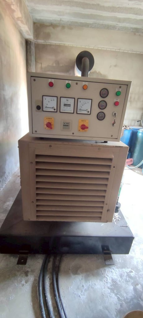 ขายเครื่องปั่นไฟ cummin big cam ได ขนาด 400kva  คันเร่งไฟฟ้า พร้อมแท่นถังน้ำมันราคา6.8แสนของอยู่จันทบูรี อ.ท่าใหม่